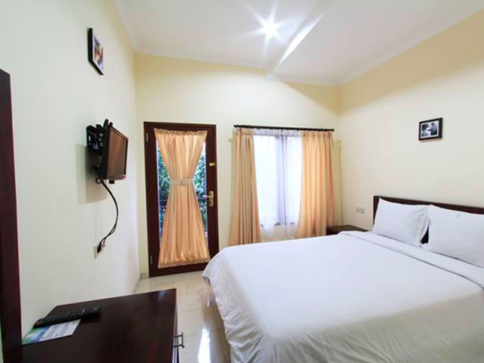 Surya Inn Кута Екстер'єр фото