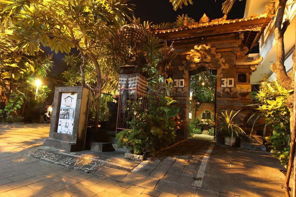 Surya Inn Кута Екстер'єр фото