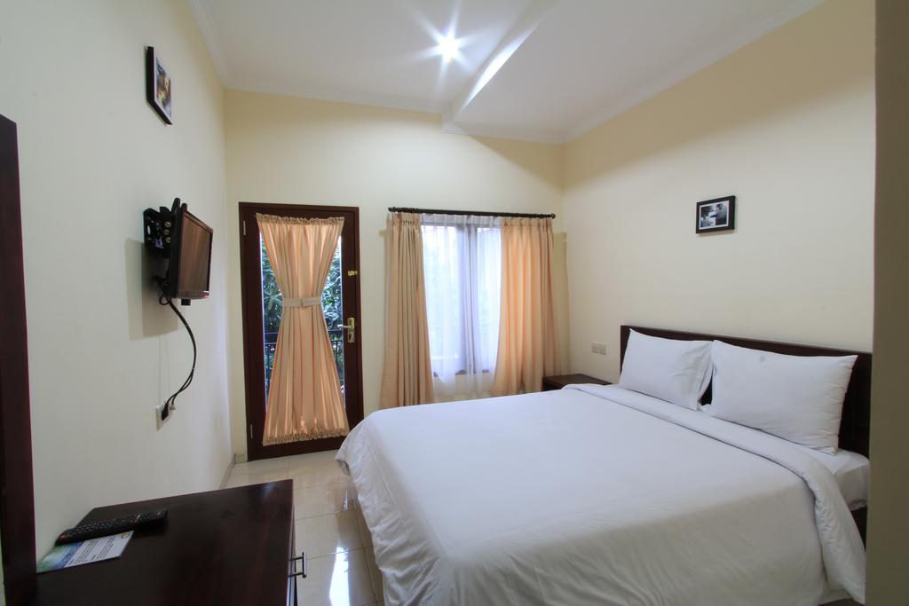 Surya Inn Кута Екстер'єр фото