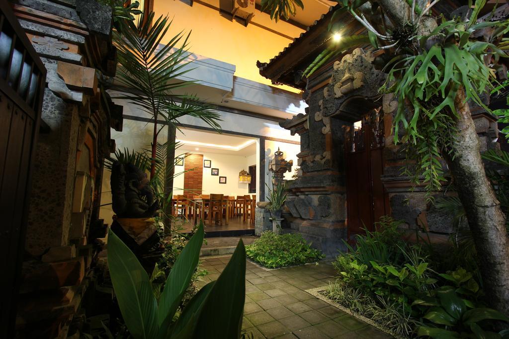Surya Inn Кута Екстер'єр фото