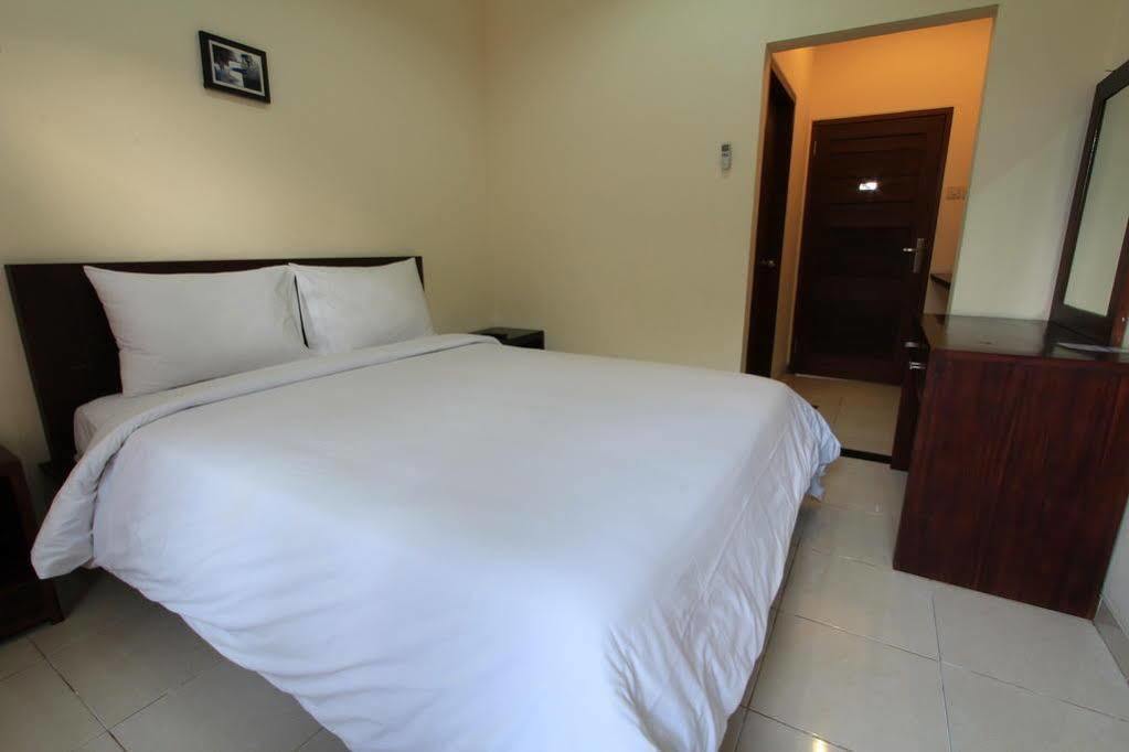 Surya Inn Кута Екстер'єр фото