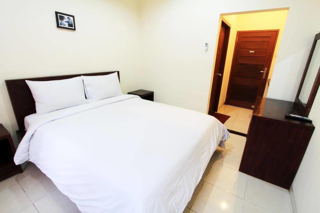 Surya Inn Кута Екстер'єр фото