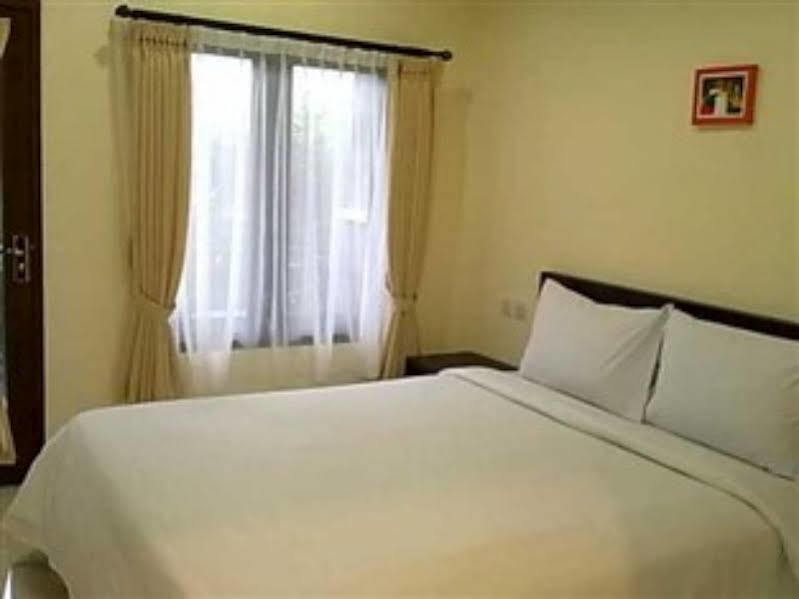 Surya Inn Кута Екстер'єр фото