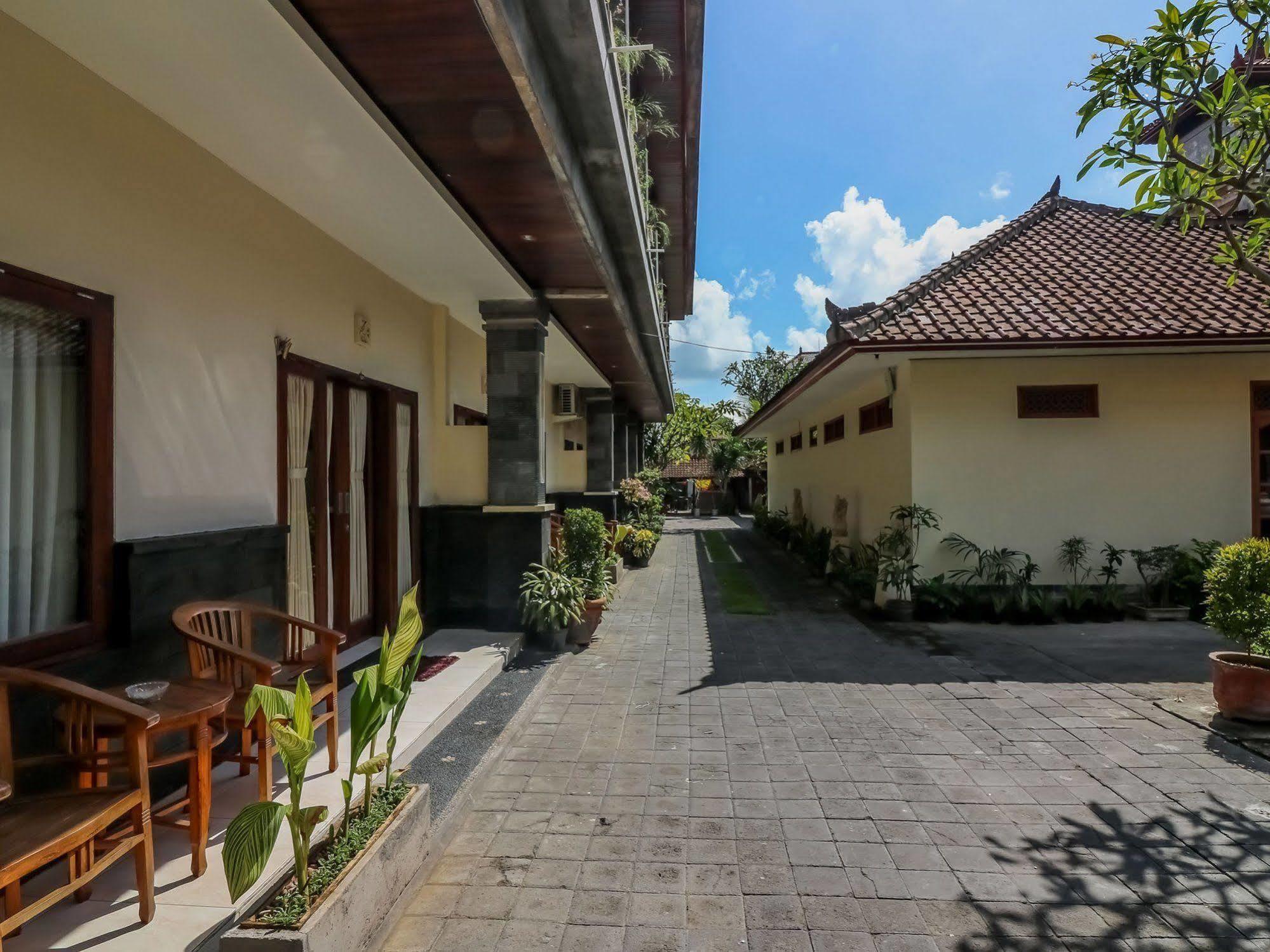 Surya Inn Кута Екстер'єр фото