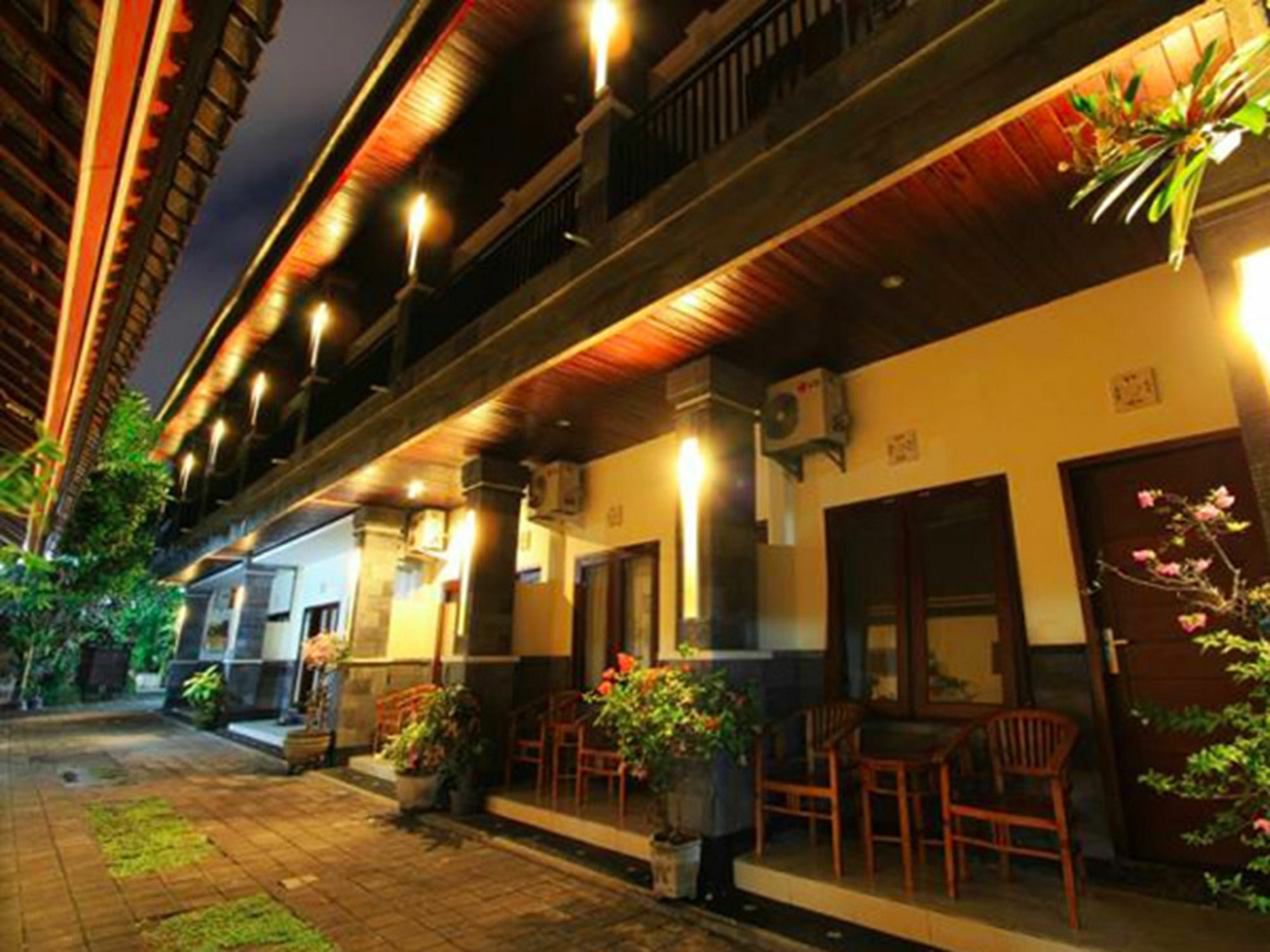 Surya Inn Кута Екстер'єр фото