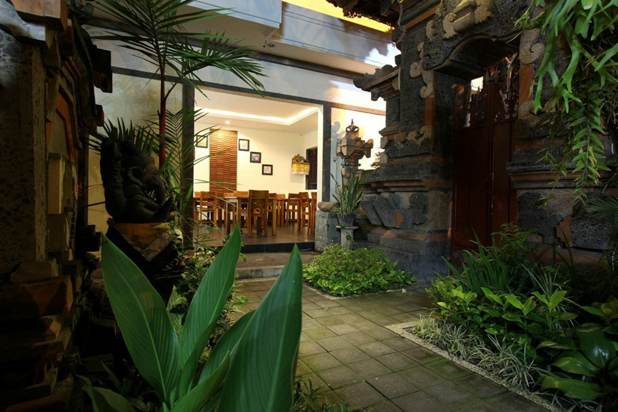 Surya Inn Кута Екстер'єр фото