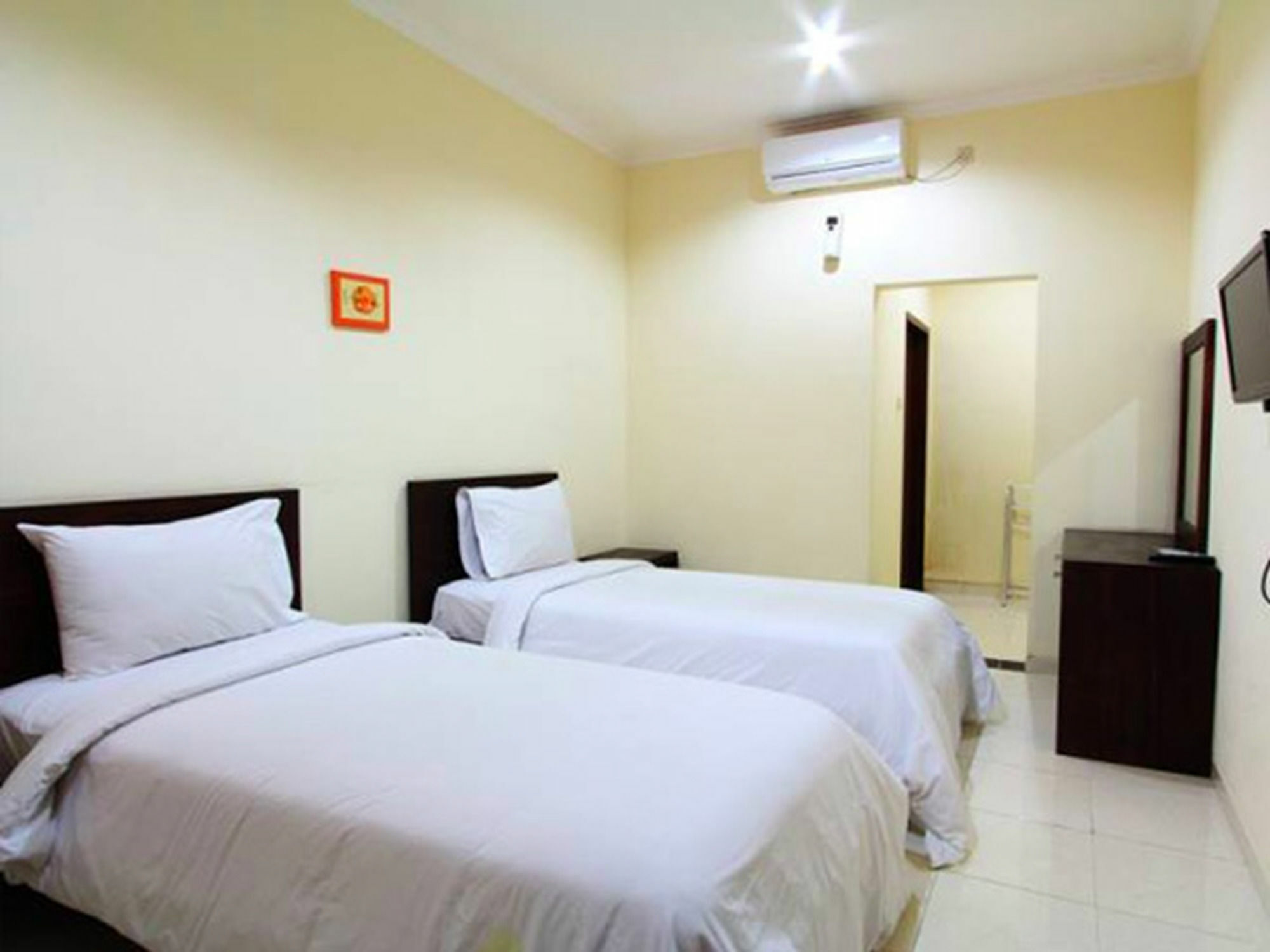 Surya Inn Кута Екстер'єр фото